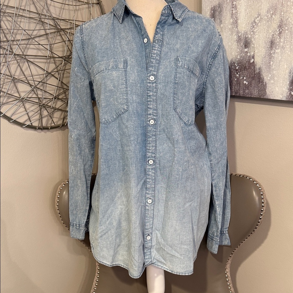 Lucky Brand Light Blue Boyfriend Shirt Denim Button-Up Shirt size medium
